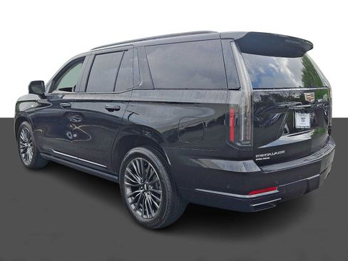 Certified 2025 Cadillac Escalade Sport Platinum w/ LPO, Floor Liner Package AWD/4WD image 4