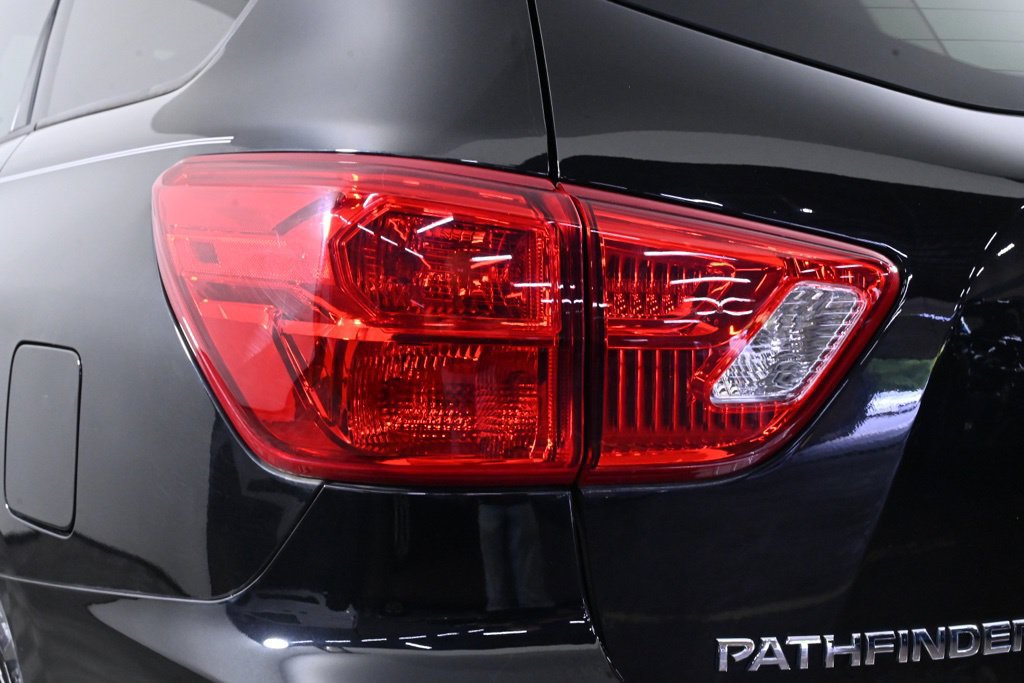 Used 2020 Nissan Pathfinder Platinum AWD/4WD image 11