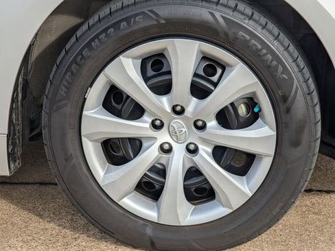 Used 2022 Toyota Corolla LE image 8