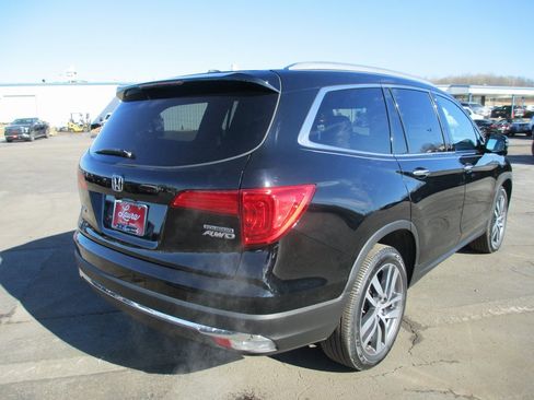 Used 2018 Honda Pilot Touring image 3
