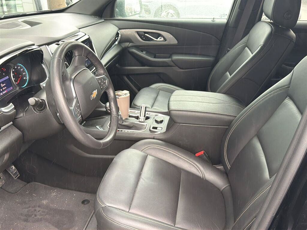 Used 2022 Chevrolet Traverse LT w/ LT Premium Package AWD/4WD image 16