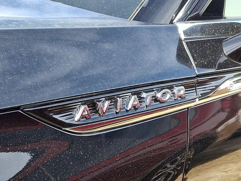 Used 2022 Lincoln Aviator Reserve w/ Equipment Group 201A AWD/4WD image 4