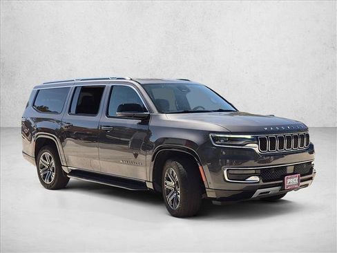 Used 2024 Jeep Wagoneer L Series II w/ Flexible Seating Group AWD/4WD image 3