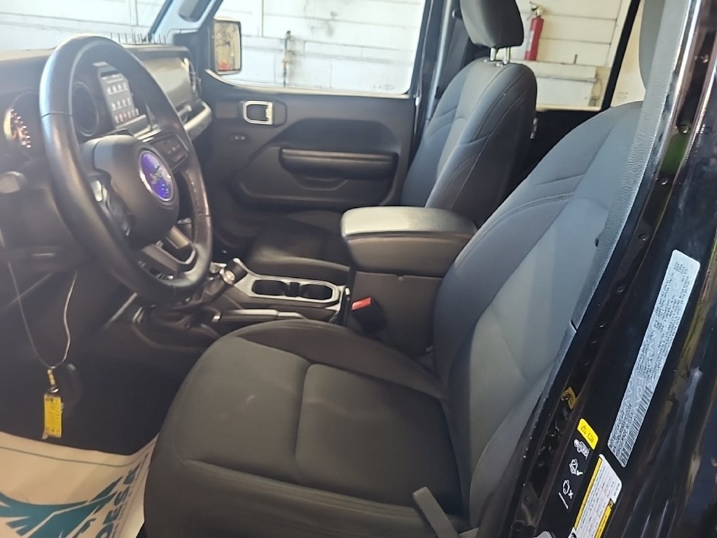 Used 2021 Jeep Wrangler Unlimited Sport AWD/4WD image 3