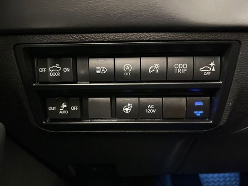 Used 2023 Toyota Tundra Platinum w/ Advanced Package image 28