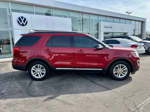 Used 2017 Ford Explorer XLT w/ Equipment Group 202A image 8