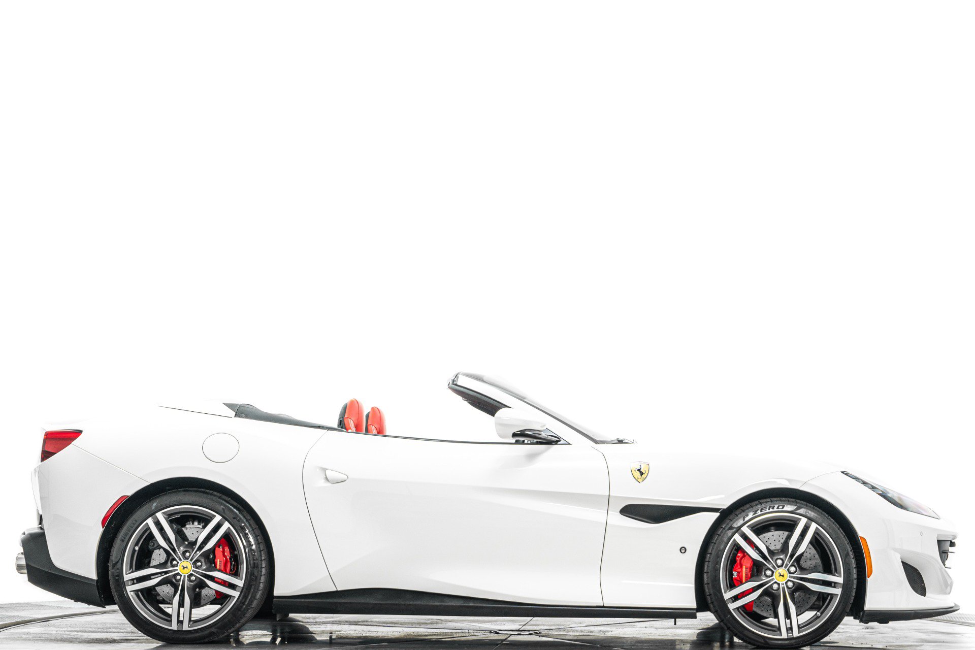 Used 2019 Ferrari Portofino RWD image 2