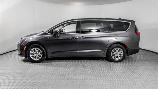 Used 2023 Chrysler Voyager LX FWD image 3