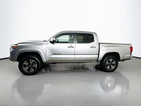 Used 2019 Toyota Tacoma TRD Sport image 9