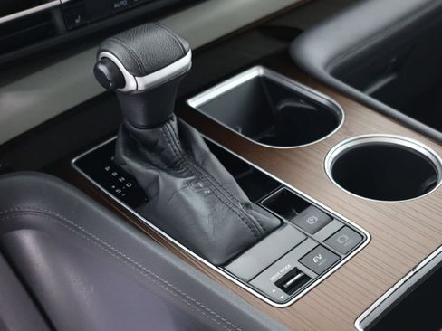 Used 2022 Toyota Sienna XLE image 6