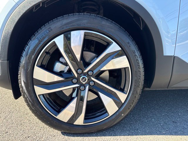 Used 2026 Volvo XC40 B5 Plus AWD/4WD image 9