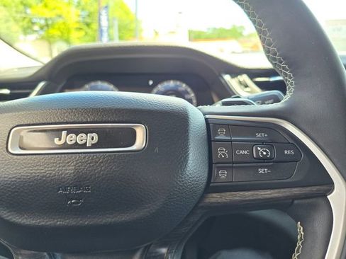 Used 2023 Jeep Grand Cherokee L Limited w/ Luxury Tech Group II AWD/4WD image 18