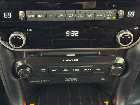 Used 2023 Lexus GX 460 Premium image 32