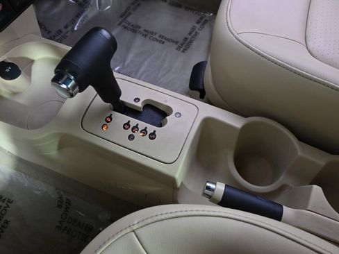 Used 2010 Volkswagen Beetle Convertible FWD image 31