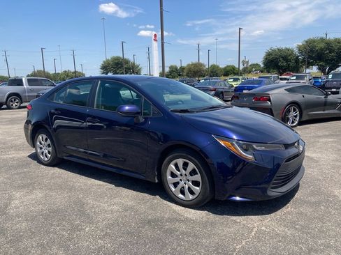 Used 2025 Toyota Corolla LE FWD image 3