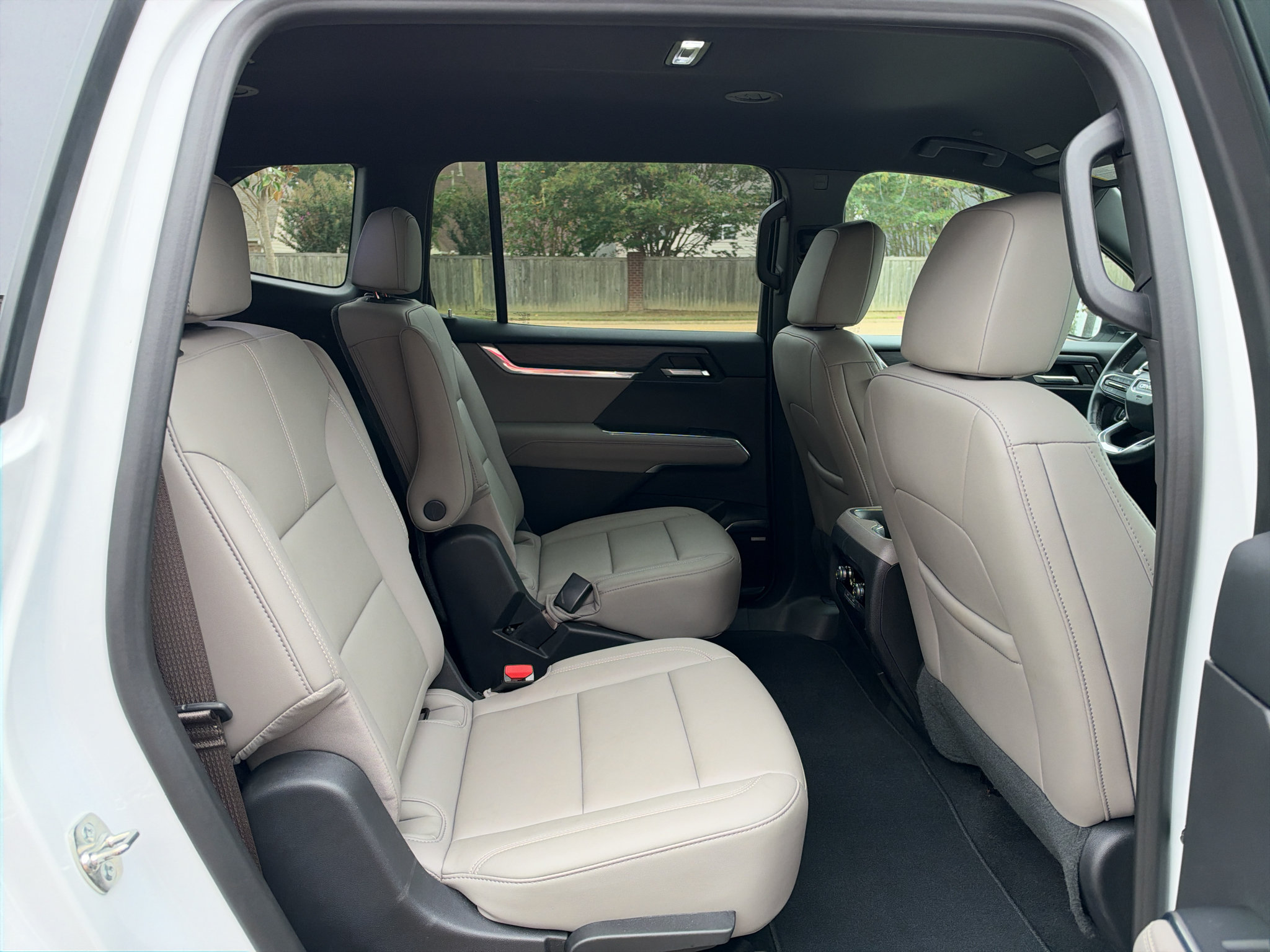 Used 2026 GMC Acadia Elevation w/ Elevation Premium Package FWD image 19