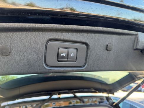 Used 2025 Nissan Pathfinder SV image 22