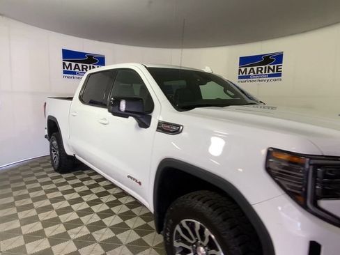 Used 2023 GMC Sierra 1500 AT4 w/ Technology Package AWD/4WD image 4