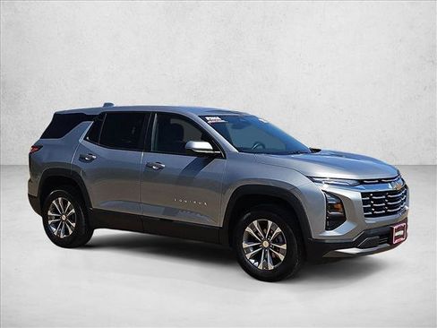 Used 2025 Chevrolet Equinox LT AWD/4WD image 3