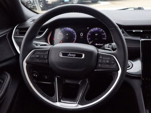 Used 2023 Jeep Grand Cherokee Altitude image 9