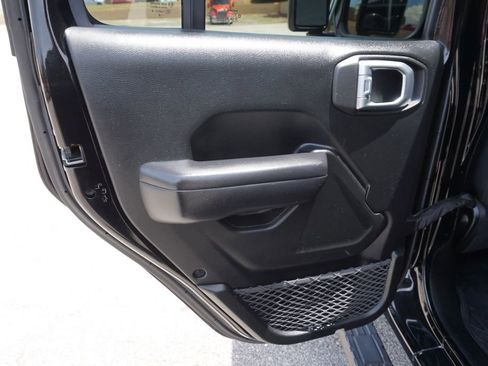 Used 2018 Jeep Wrangler Unlimited Sport S image 25