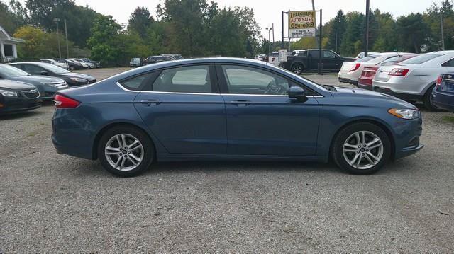Used 2018 Ford Fusion SE w/ Fusion SE Technology Package FWD image 3