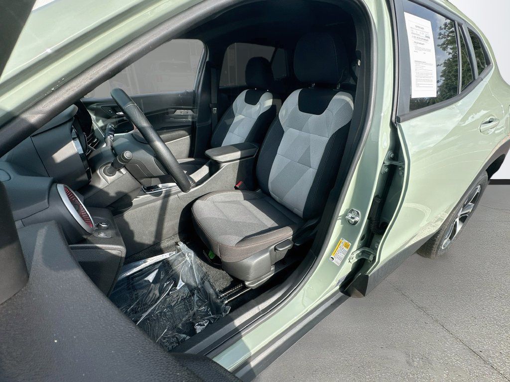 Used 2024 Chevrolet Trax RS FWD image 20