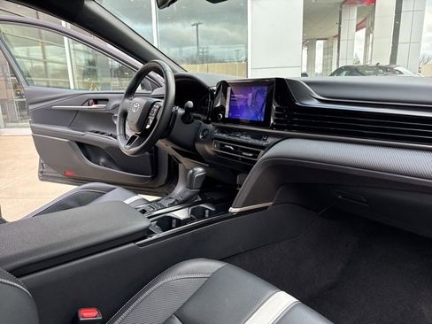 Used 2025 Toyota Camry SE image 31