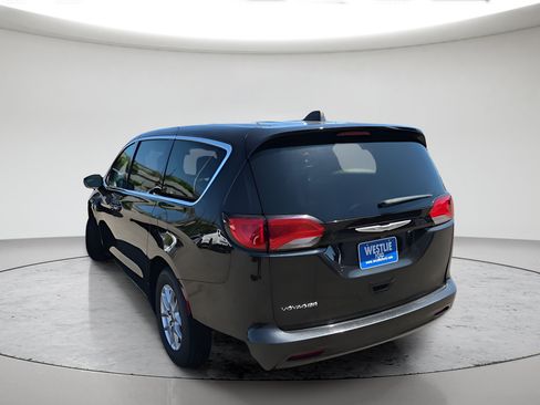 Used 2022 Chrysler Voyager LX FWD image 6