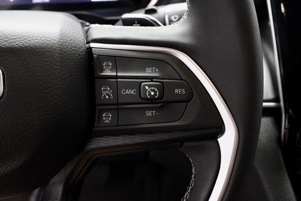 Used 2024 Jeep Grand Cherokee L Laredo AWD/4WD image 27