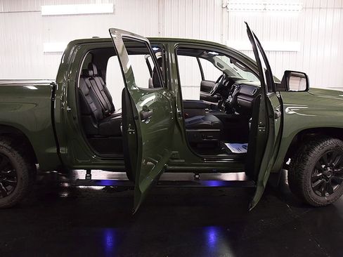 Used 2021 Toyota Tundra Limited w/ Limited Premium Package AWD/4WD image 33