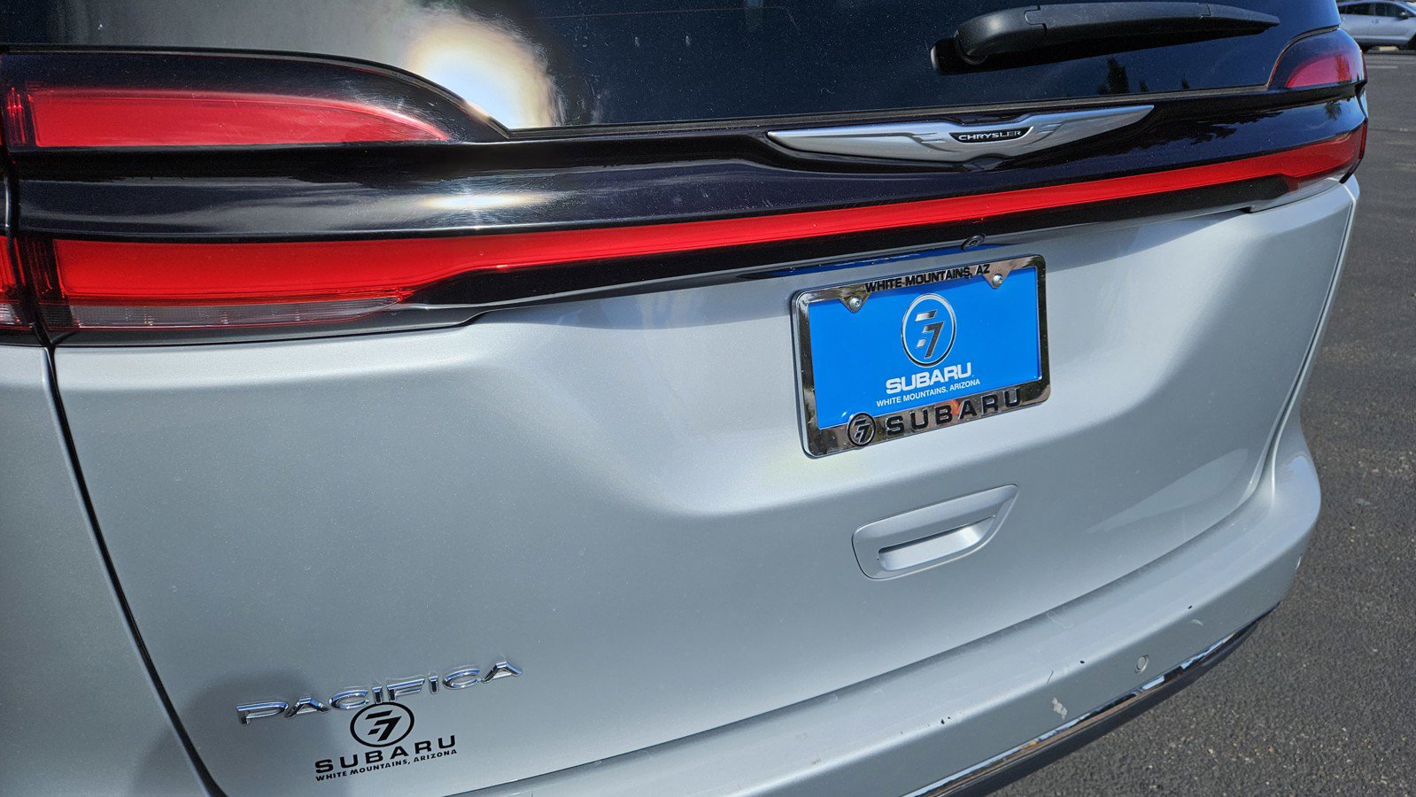 Used 2024 Chrysler Pacifica Touring-L FWD image 7
