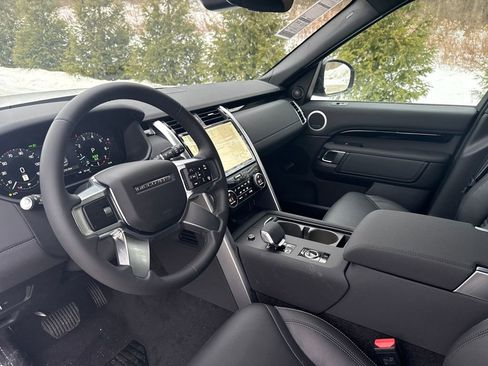 New 2026 Land Rover Discovery S image 12