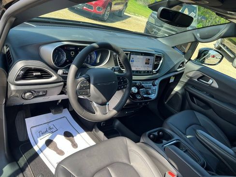 New 2027 Chrysler Pacifica Select AWD/4WD image 25
