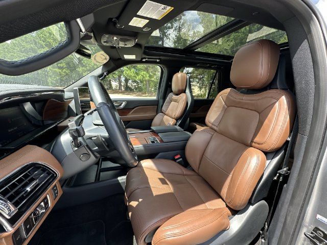 Used 2024 Lincoln Navigator L Reserve AWD/4WD image 11