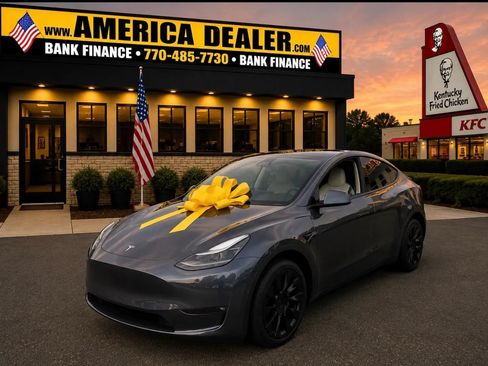 Used 2022 Tesla Model Y Long Range AWD/4WD image 1