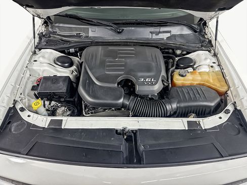 Used 2016 Dodge Challenger SXT image 37