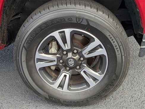 Used 2017 Toyota Tacoma TRD Sport image 12