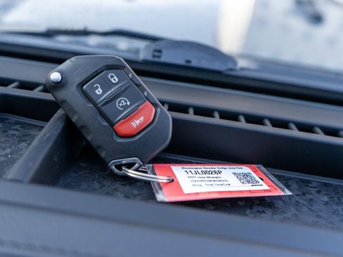 Used 2023 Jeep Wrangler Unlimited Sahara image 31