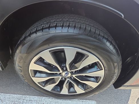 Certified 2025 Subaru Outback Limited AWD/4WD image 2