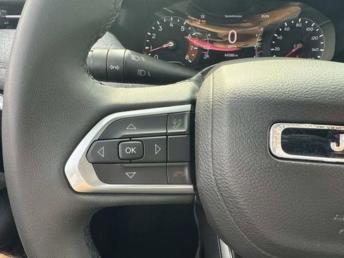 Used 2024 Jeep Compass Latitude image 29