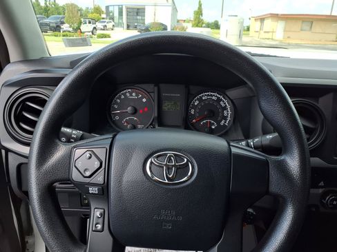 Used 2017 Toyota Tacoma SR AWD/4WD image 10