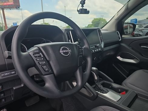 Used 2025 Nissan Frontier SV RWD image 17