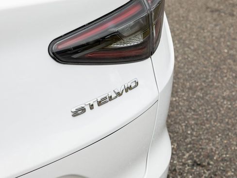 Used 2024 Alfa Romeo Stelvio Veloce image 13