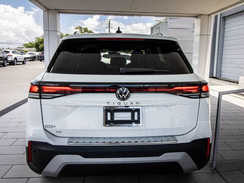 New 2026 Volkswagen Tiguan SE FWD image 18