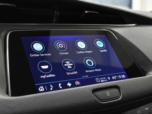 Used 2023 Cadillac XT4 Luxury w/ Cold Weather Package image 16