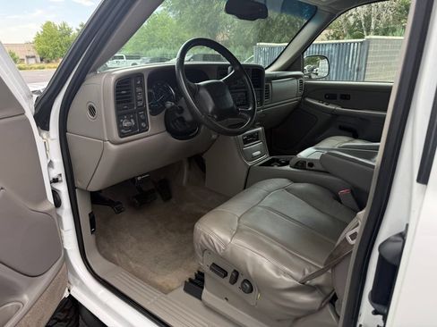 Used 2002 Chevrolet Silverado 2500 LT w/ Off-Road Skid Plate Pkg AWD/4WD image 19