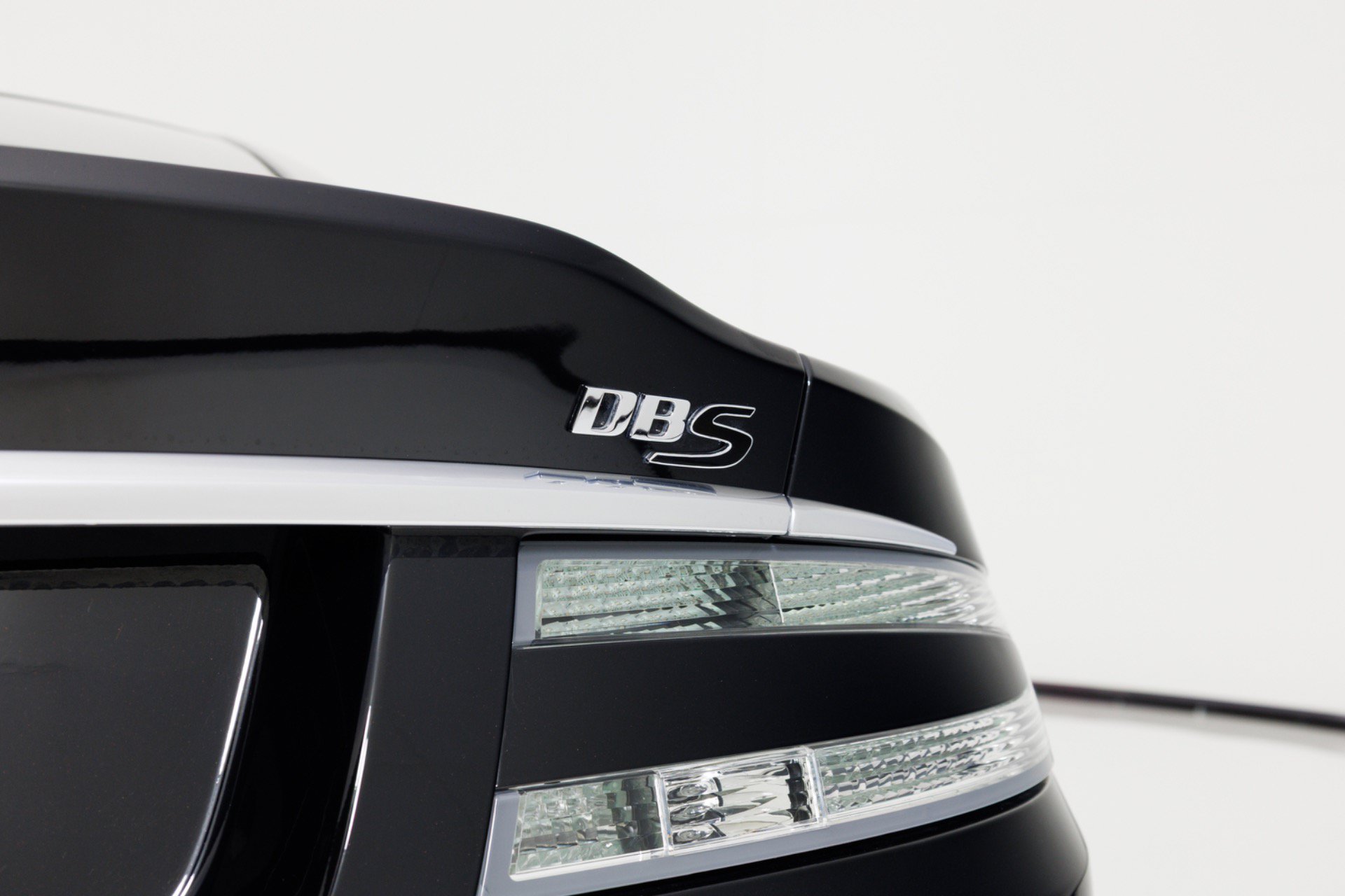 Used 2009 Aston Martin DBS Coupe RWD image 9