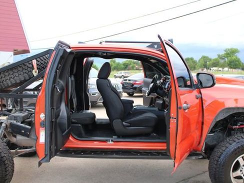 Used 2016 Toyota Tacoma TRD Off-Road w/ Premium & Technology Package AWD/4WD image 40