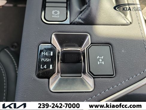 Used 2024 Lexus GX 550 w/ Accessory Package (Z1) AWD/4WD image 28